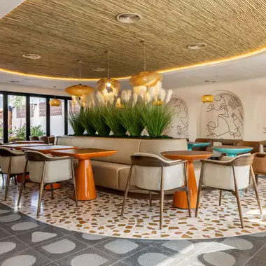 How much does a junior interior designer earn in UAE